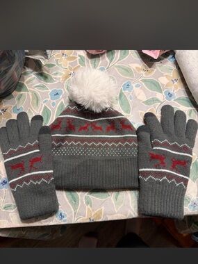 Grey Kids Pom Beanie and Gloves Set with Red Reindeer - Kids Accessories